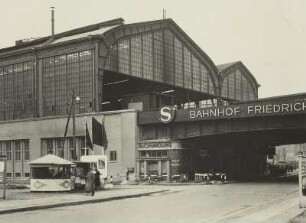 Berlin Bahnhof-Friedrichstraße, außen