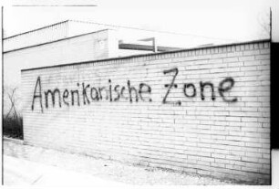 Kleinbildnegativ: Grafitto, Gleditschstraße, 1983