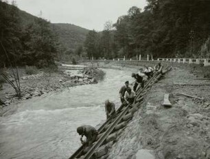 Müglitztal. Ins Flussbett gespültes Gleis der Schmalspurbahn zwischen Glashütte und Schlottwitz nach der Unwetterkatastrophe vom 8./9. Juli 1927