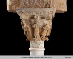 Kapitell mit Figuren - E17Sh41