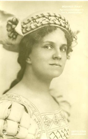Minnie Nast als Eva : Minnie Nast als Eva in "Die Meistersinger von Nürnberg" von Richard Wagner. Königliche Hofoper Dresden, um 1910. Fotografie (Weltpostkarte) von Grete Back