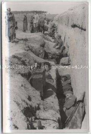 Pioniere in einem Panzergraben vor Odessa
