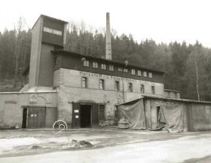 Mulda (Sachsen), Talstraße 2. Ehemalige Holzstoff- und Pappenfabrik Mulda (Fenster- und Türenbau Mulda GmbH). Fabrikanlage