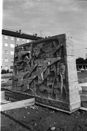 Bau des Brunnens am Albtalbahnhof.