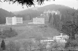 Todtmoos: Sanatorium Wehrawald von der gegenüberliegenden Bergseite