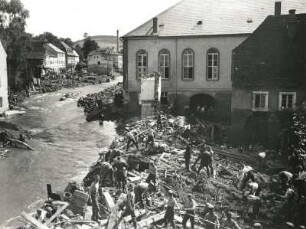 Unwetterkatastrophe im Osterzgebirge am 8./9. Juli 1927. Berggießhübel. Trümmerstätten eingestürzter Häuser