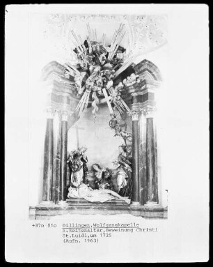 nördlicher Seitenaltar mit Beweinung Christi