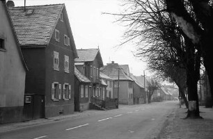Norsingen: Dorfstraße von der Kirche aus