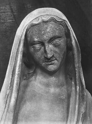 Eine der Marien vom heiligen Grab (mittlere heilige Frau)