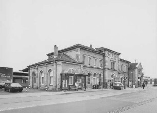 Bahnhof - Empfangsgebäude (Bahnhof-Empfangsgebäude); Hünfeld, Bahnhofstraße 15