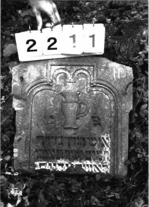 Grabstein 2211 (Index: 100097258) Maße HxBxT: 52x50x14 cm: Grabstein 2211