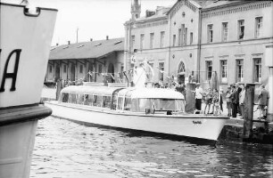 Konstanz: Omnibusboot "Hecht" fährt in Hafen