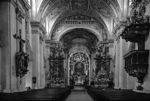 Kempten (Allgäu). St. Lorenzkirche (ehemalige Benediktinerstiftskirche). Inneres gegen Altar