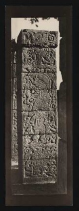 [40]: Chichén Itzá IV : Stelen / Yucatán