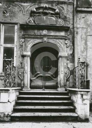 Portal und Haustür am Bürgerhaus Brückstr. 17 in Elbing