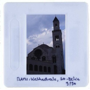 Bari, Kathedrale San Sabino : Westfassade und Turm von Südosten