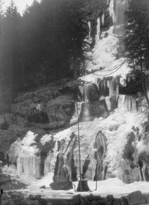 Der vereiste Romker-Wasserfall im Okertal