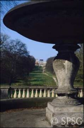 Potsdam, Park Sanssouci, Blick von der Viehtränke zum Ruinenberg.