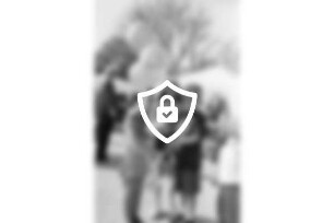 Evangelischer Kindergarten: Vogt-Sanmann-Weg: Sonntagsmarkt: Kinder [Name maskiert] und [Name maskiert] Luftballons: hinten Zelte, Personen: 26. [Name maskiert]