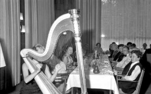 Freiburg: Colombi Hotel, Frau Jaeneckes Geburtstag