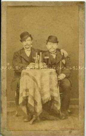 Zwei Männer beim Bier