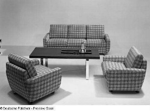 Couchtisch : Sitzgruppe und Couchtisch (1974; VEB Möbelkombinat "neuzera" Rathenow)
