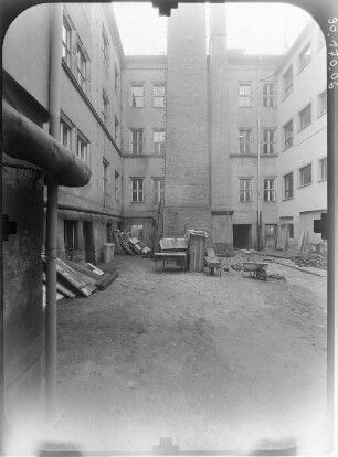 Kamenz, Platz der Jugend (Schulplatz) 1. 1. POS (1. Mittelschule; 1843-1844). Innenhof