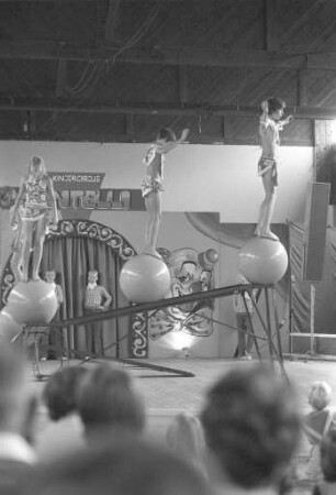 Gastspiel des holländischen Kinderzirkus "Santelli" in der Oststadthalle