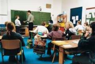Unterrichtsstunde in der Grundschule (Sonderthema: Ein Bild von mir - Selbstporträts und Selbstdarstellungen)