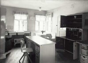 Dresden. II. Internationale Hygiene-Ausstellung, 17.05.1930-1931. Landwirtschaftliches Mustergehöft (1930/1931; E. Högg, R. Müller). Küche