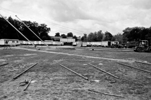 Exerzierplatz (Exer): Zirkus Giovanni Althoff: Mitarbeiter bauen das Zelt auf