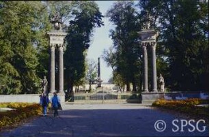 Potsdam, Park Sanssouci, Östlicher Lustgarten, Obeliskportal.
