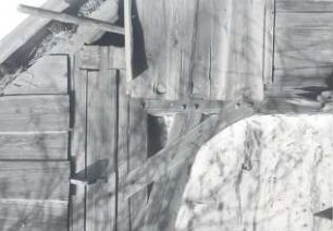 Wohnhaus in Klein Partwitz, Detail : Bauwesen - Exterieur. Ort: Bjezdowy / Klein Partwitz. Schwerter am Straßengiebel eines gebohlten Hauses.