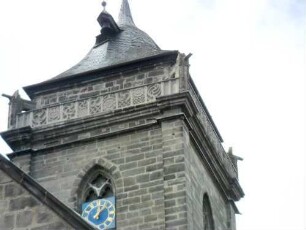 Stadtkirche - Kirchturm von Ostnordosten-Obergeschoß mit Balustrade und Dachhause sowie Dachglocke