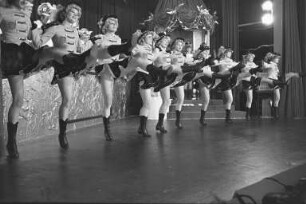 Prunksitzung der Karnevalsgesellschaft "Blau-Weiß" Durlach 1951 e.V. für den Karlsruher Altenkreis in der Festhalle Durlach