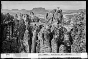 Blick auf die Basteibrücke mit Lilienstein
