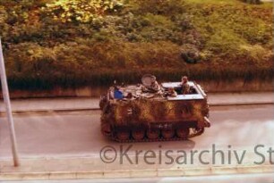 Straßenansicht: Panzer der Bundeswehr