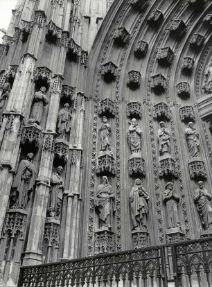 Die Kathedrale in Sevilla, Seitengewände de Puerta Mayor