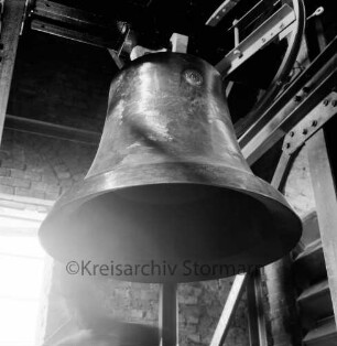 Friedenskirche: Glocke im Glockenstuhl