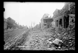 Frankreich, Stadt, zerschossene Gebäude