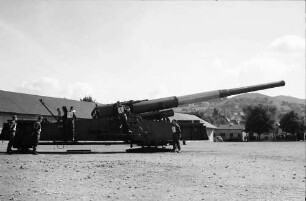 Freiburg: US-Army Atomkanone; Kanone in Gefechtsstellung, Hintergrund Landschaft