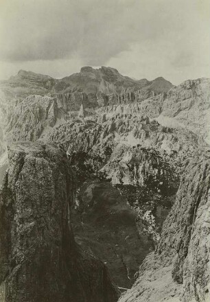 Dolomiten. Sella-Gruppe. Val-Setus, abwärts gesehen