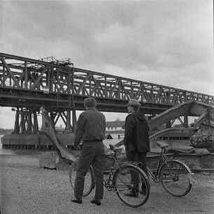 Aprilscherz der "Badischen Neuesten Nachrichten", nach dem die Rheinbrücke gesprengt werden soll.