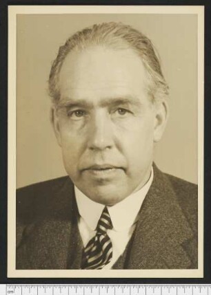 Porträtaufnahme Niels Bohr