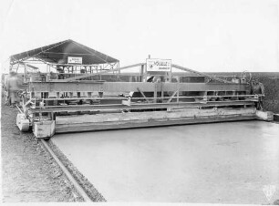 Betonfahrbahndecke Echterdingen - Plieningen Einbauen und Verdichten der Betondecke