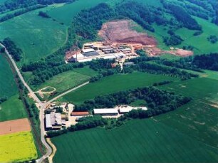 Teistungen, Hundeshagener Straße 3. Ziegelwerk Erlus AG. Luftbild-Schrägaufnahme von Nordwest