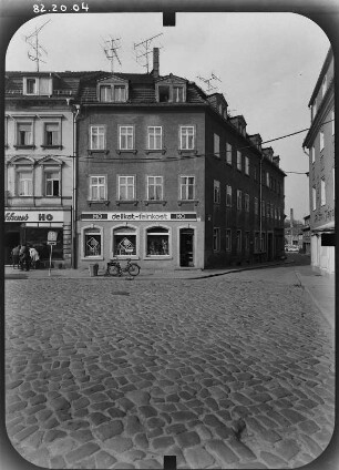 Bischofswerda, Große Töpfergasse 1. Wohnhaus mit Laden. Straßenfront (vom Altmarkt)