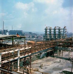 Übersicht des Kunststoff-Betriebs des Elektrochemischen Kombinats Bitterfeld im Bauzustand