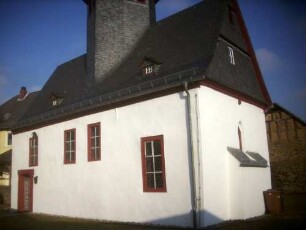 Kraftsolms-Langhaus von Südosten-im Kern 13-14 Jh-Fenster im 18 Jh und später überformt unf vergrößert-zentraler achteckiger Dachturm als Glockenturm