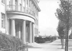 Dresden-Pieschen, Pestalozziplatz 22. Pestalozzischule (1915; H. Erlwein). Haupteingang